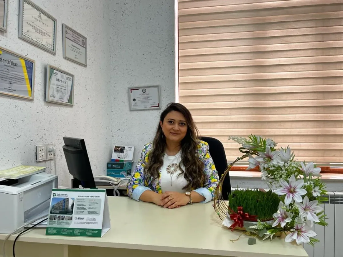 Dr. Günel Musayevanın iş masası və sertifikatları